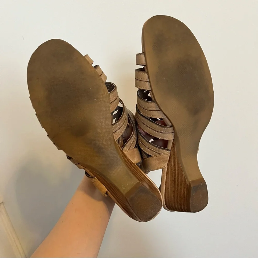 Bella Vita Tan Strappy Sandals leather wedge low heel women’s 8.5 light brown